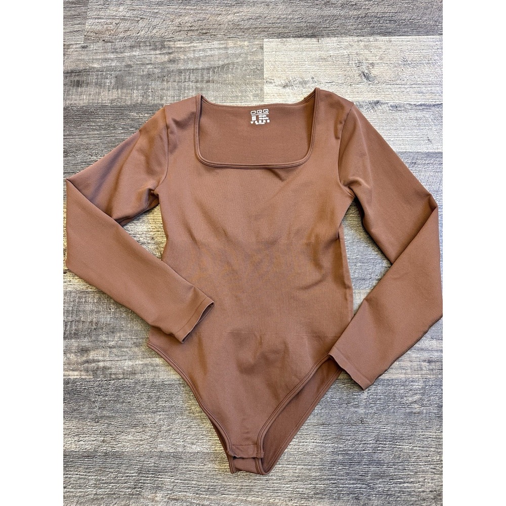 OQQ‎ Womens Size Med Brown Rib Knit Long Sleeve Square Neck Bodysuit EUC